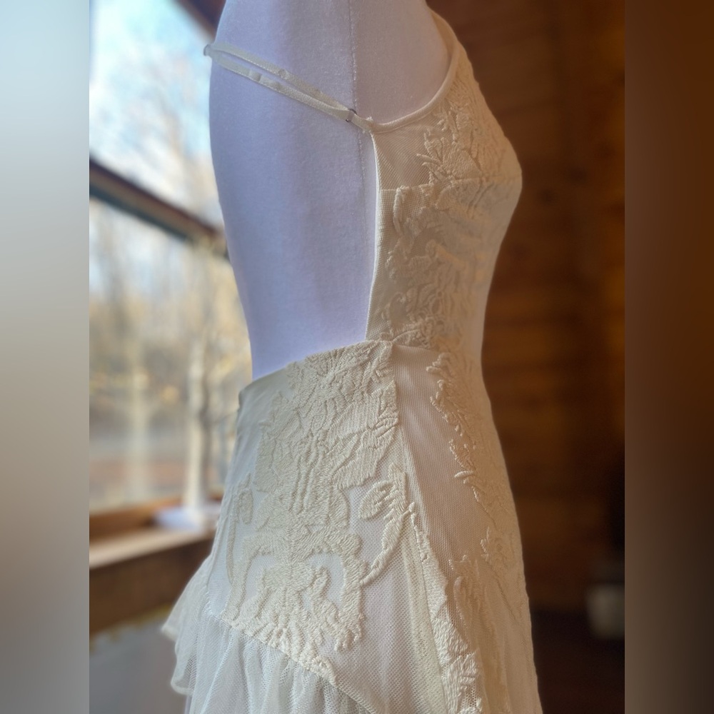 Madison Marcus Elegant Cream Lace Dress - Picture 6 of 9